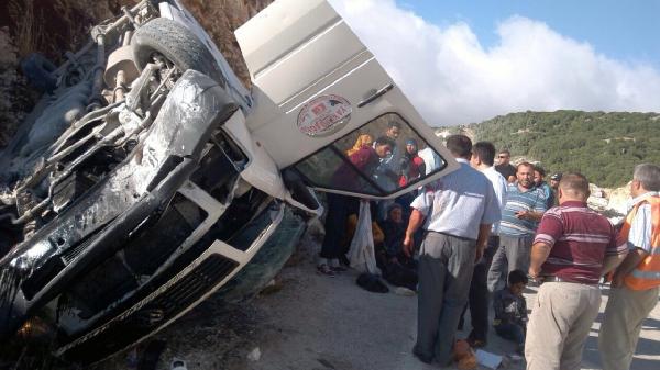 Yolcu minibüsü takla attı: 6 yaralı