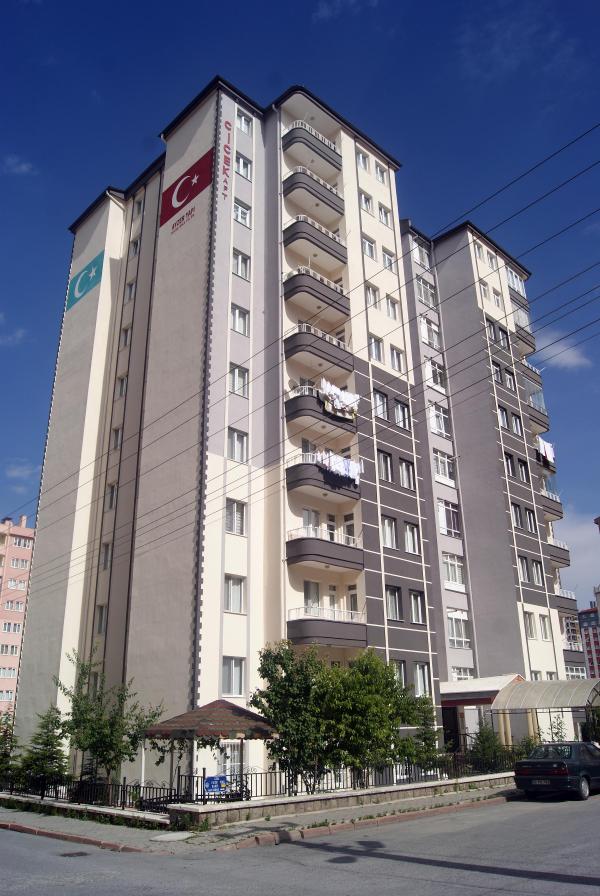 Çin zulmüne karşı bina tepkisi