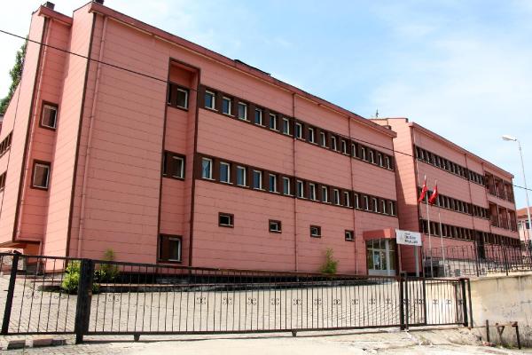 1 milyon 300 bin liraya onarılan okula yıkım kararı