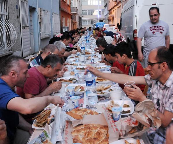 Altı Nokta Körler Derneği'nden sığınmacılara iftar