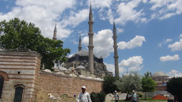 Tarihi Arasta Çarşısı'nın kurşunları onarılıyor