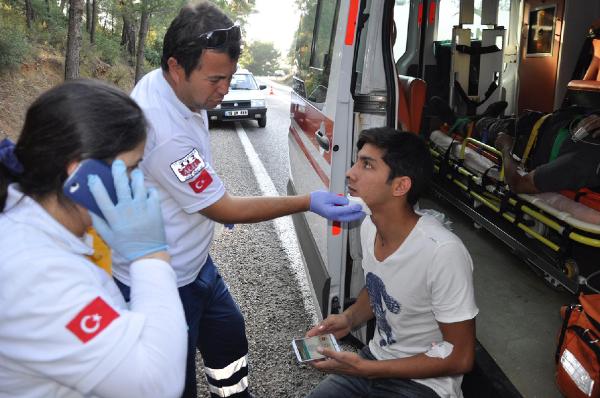 Minibüs ile otomobil çarpıştı: 5 yaralı