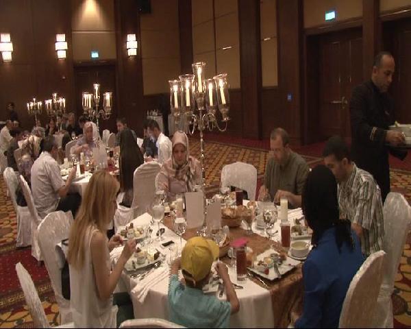 Lösemili çocukların aileleri iftarda buluştu