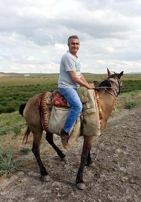 Arkadaşlarından helallik isteyip intihar etti