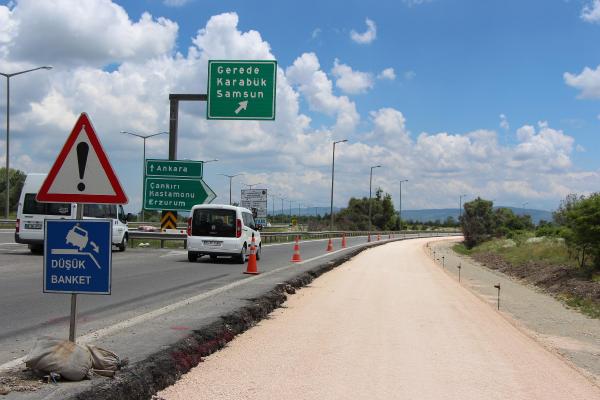 Bolu'da bayramlarda çileye dönüşen yol genişletiliyor