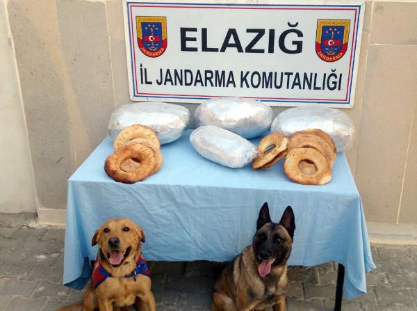 Otobüsteki simit torbası içinde 18 kilo esrar ele geçirildi