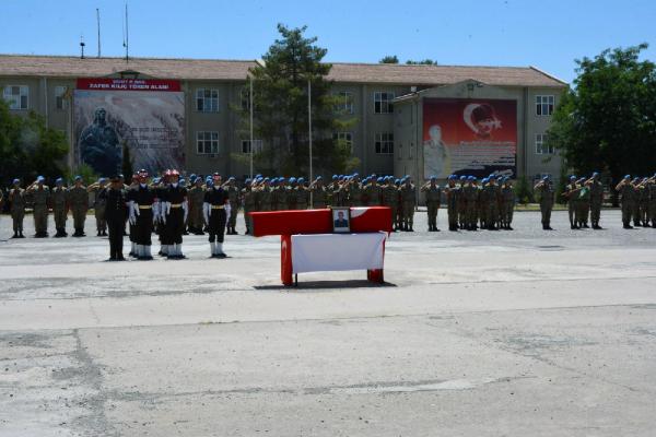 Nöbette kalp krizi geçiren uzman çavuş şehit oldu (2)