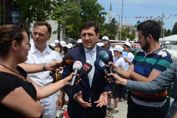 Boğaz temizliğinde yunus sürprizi