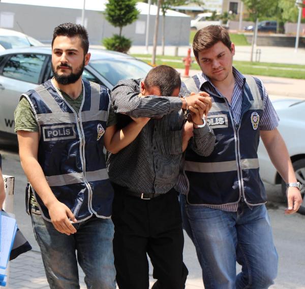 Kart sıkıştırarak emeklilerin maaşlarını çaldılar