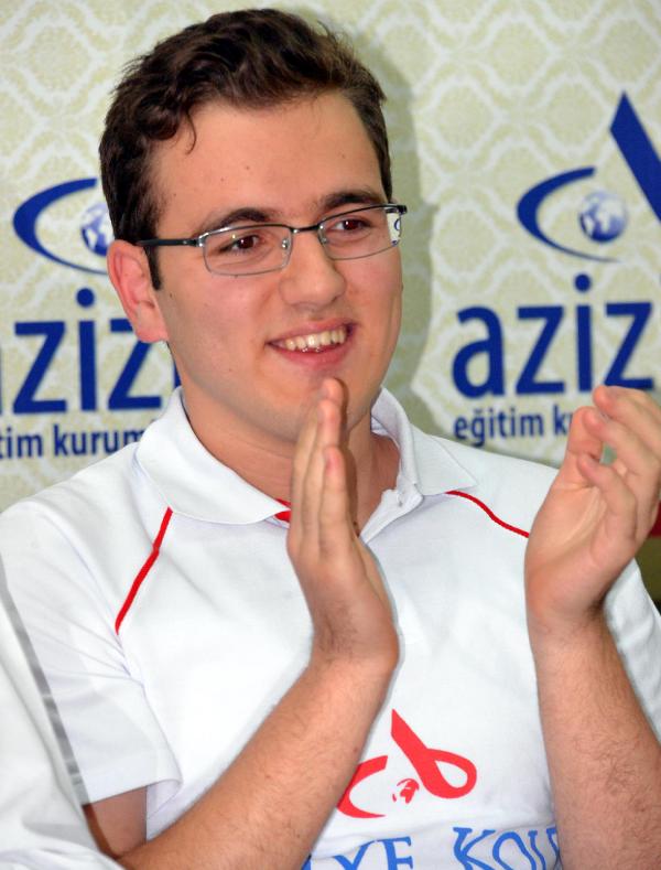 LYS'de 500 tam puan alan Ahmet Nihat Emeksiz Türkiye birincisi