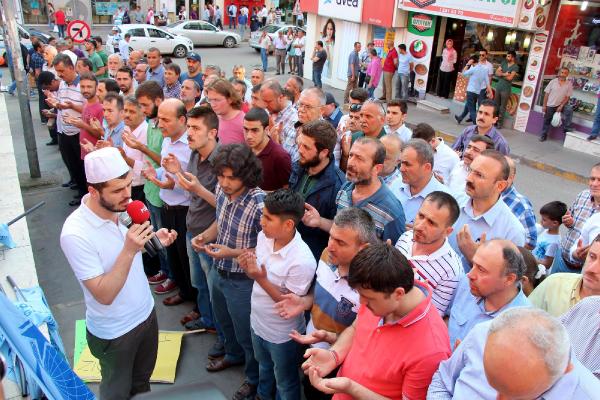 Doğu Türkistan'da ölen Müslümanlar için gıyabi cenaze namazı