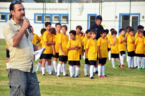 Nejat İşler Futbol Okulu açıldı