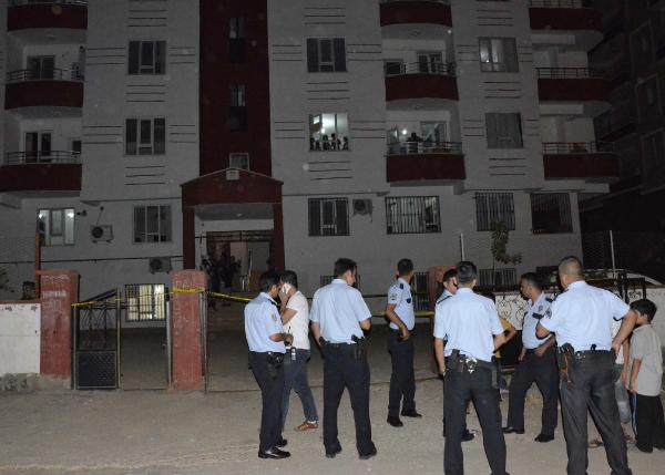 Elektrik sayacını kontrol etmek için zemin kata inen enişte ve kayınbirader silahlı saldırıya uğradı