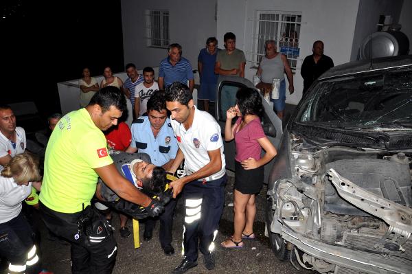 Yoldan çıkan otomobil evin terasına düştü: 1 yaralı