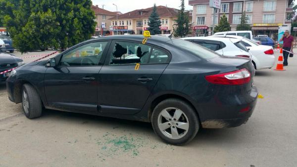 Acil servis önünde silahlı kavga: 1 yaralı