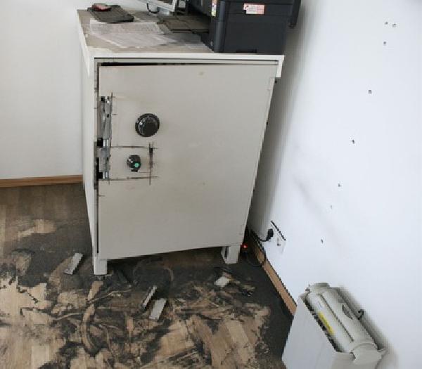 Almanya'da hırsız, kasada para yerine kendisine yazılmış not buldu