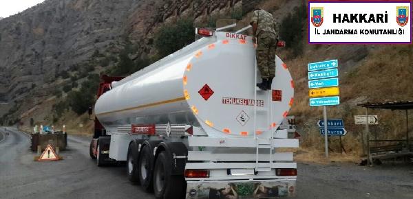 Çukurca'da tankerden 111 bin paket kaçak sigara çıktı