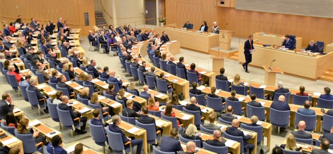 İslam karşıtı milletvekili partisinden kovuldu