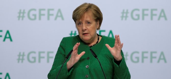Merkel'den dijitalleşme uyarısı