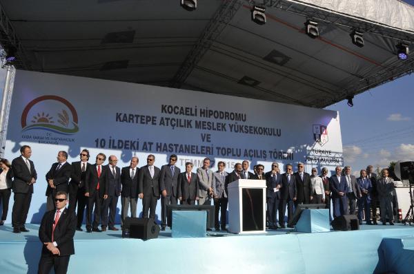 Bakanlar Eker ve Işık, Kocaeli'nde hipodrom açtı