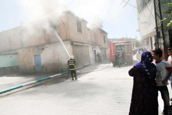 Tartıştığı eşini tartakladıktan sonra evini ateşe verdi