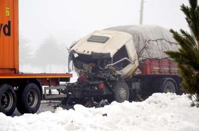 Afyonkarahisar'da 6 araçlı zincirleme kaza: 3 yaralı