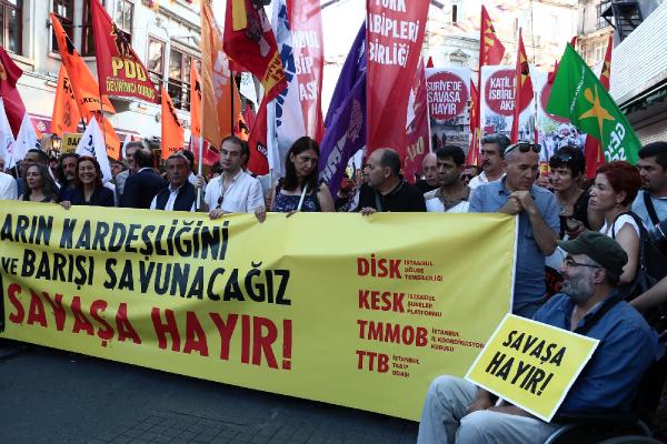 Beyoğlu'nda "Savaşa Hayır" yürüyüşü