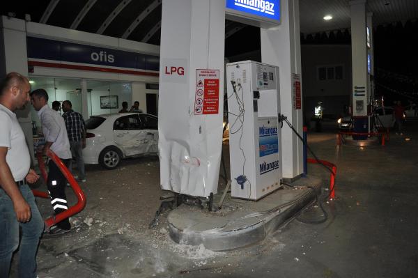 Otomobil LPG pompasına çarptı: 1 yaralı