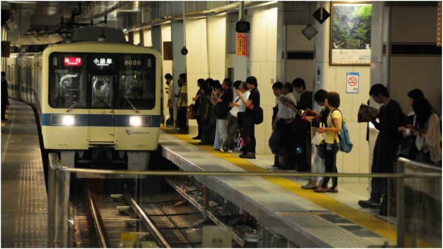 Metroda ücretsiz yemek teklifi