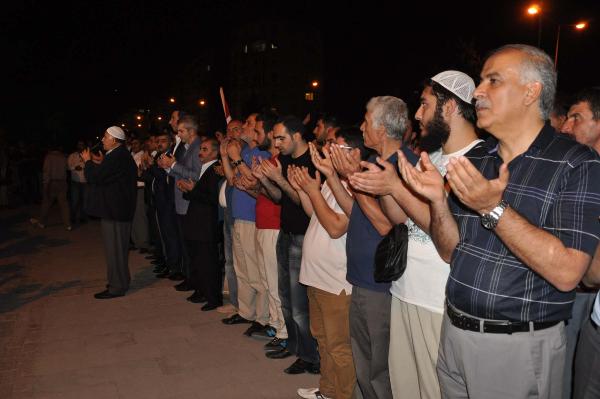 Elazığ'da ülkücülerden Çin'i protosto yürüyüşü