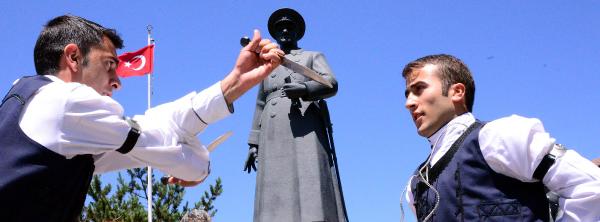 Atatürk'ün Erzurum'a gelişinin 96'ncı yıl dönümü kutlandı