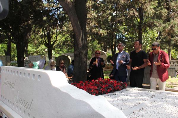 Kemal Sunal 15. ölüm yıldönümünde kabri başında anıldı