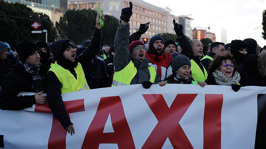 Taksiciler süresiz greve gitti