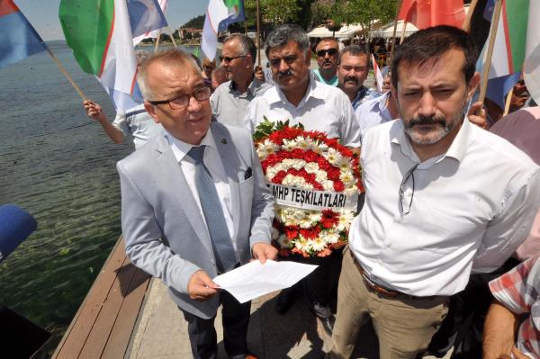 Çanakkale'de, MHP'lilerden Çin'e kınama