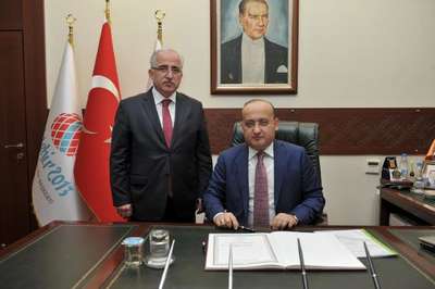 Başbakan Yardımcısı Akdoğan, Vali Tuna'yı ziyaret etti