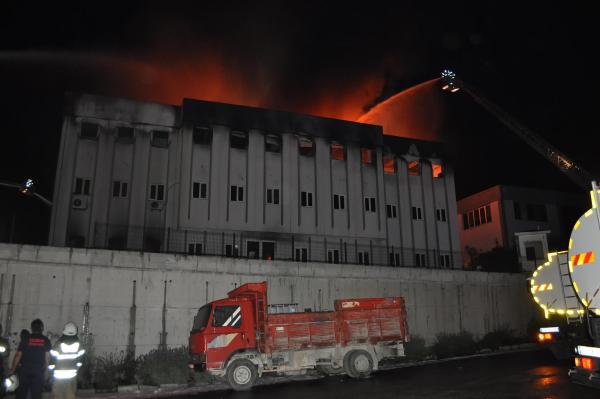 Yağ fabrikasında korkutan yangın: 2 yaralı