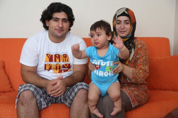 Furkan bebek ameliyat edilmezse ömür boyu yürüyemeyecek