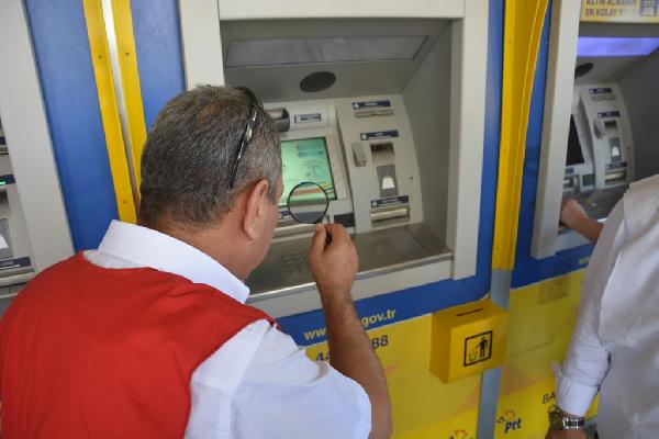 PTT'nin ATM'sinde kaybolan parayı büyüteçle aradılar