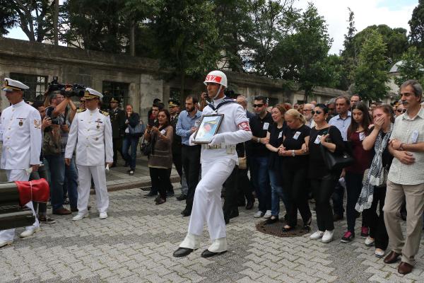 Emekli Tuğamiral Cem Aziz Çakmak son yolculuğuna uğurlandı(1)