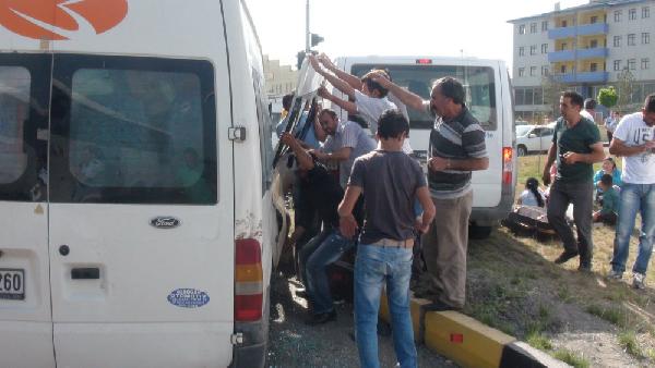 Kavşakta ışık ihlali: 7'si çocuk 16 yaralı
