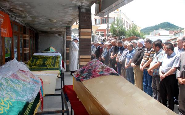 Cenaze namazları, katılmak istedikleri cenaze ile kılındı