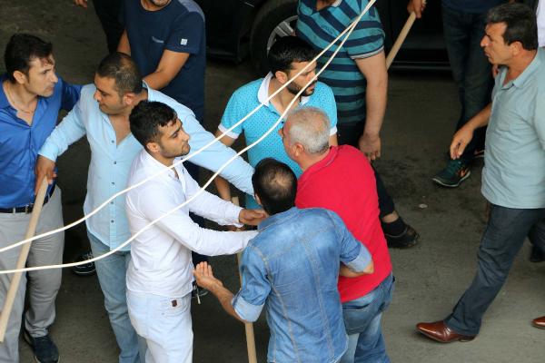 Otogarda iki grup arasında sopalı kavga