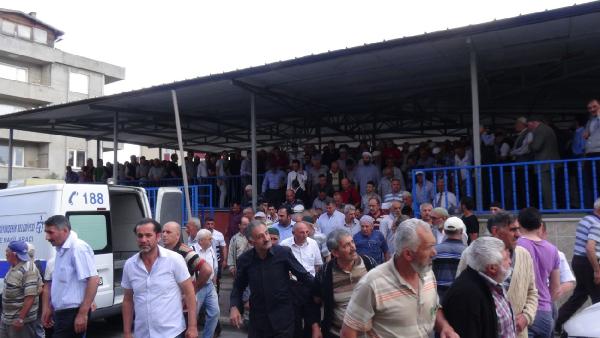 AVM penceresinden düşen Zeynep  toprağa verildi