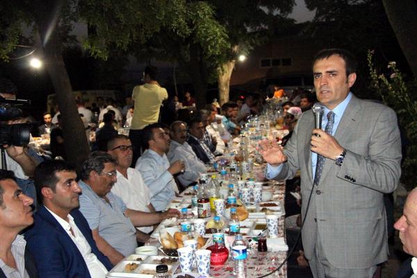 Ak Partili Ünal: Neden Türkiye ile IŞİD'i aynı karede göstermeye çalışıyorlar
