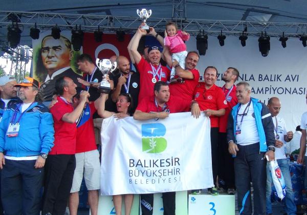 Ferit Çalıkuşu, zıpkınla balık avlama şampiyonu oldu