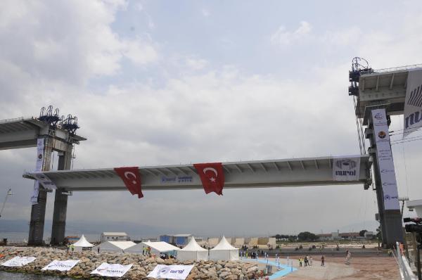 Körfez Köprüsü'nde 2 bin 600 tonluk rekor tabliye operasyonu