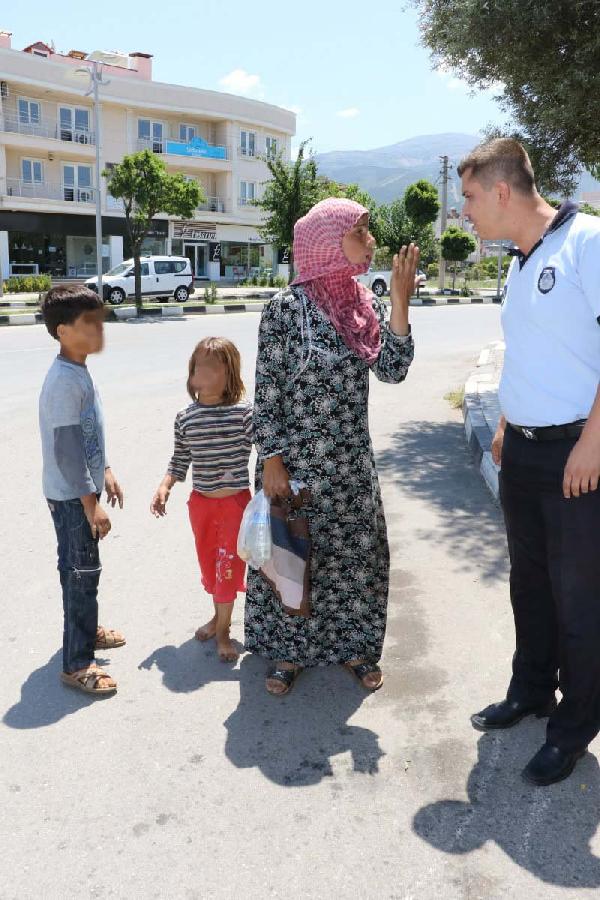 Manisa'da yakalanan dilencilerin yarısı Suriyeli