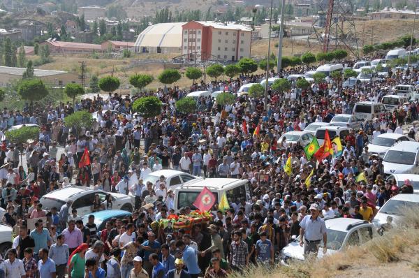 Suriye'de öldürülen YPG'li Hakkari'de toprağa verildi