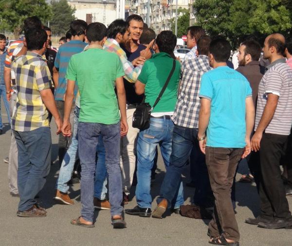 Yardım dağıtımında kavga ve izdiham