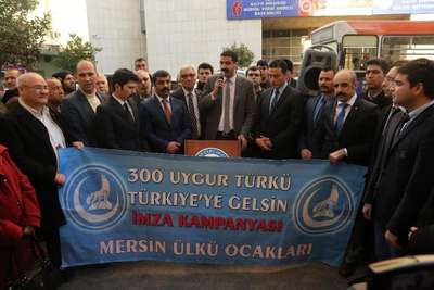 Mersin'de, Uygur Türkleri için 30 bin imza toplandı